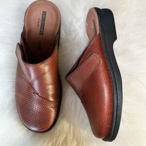 Clarks Chestnut Leather Mules